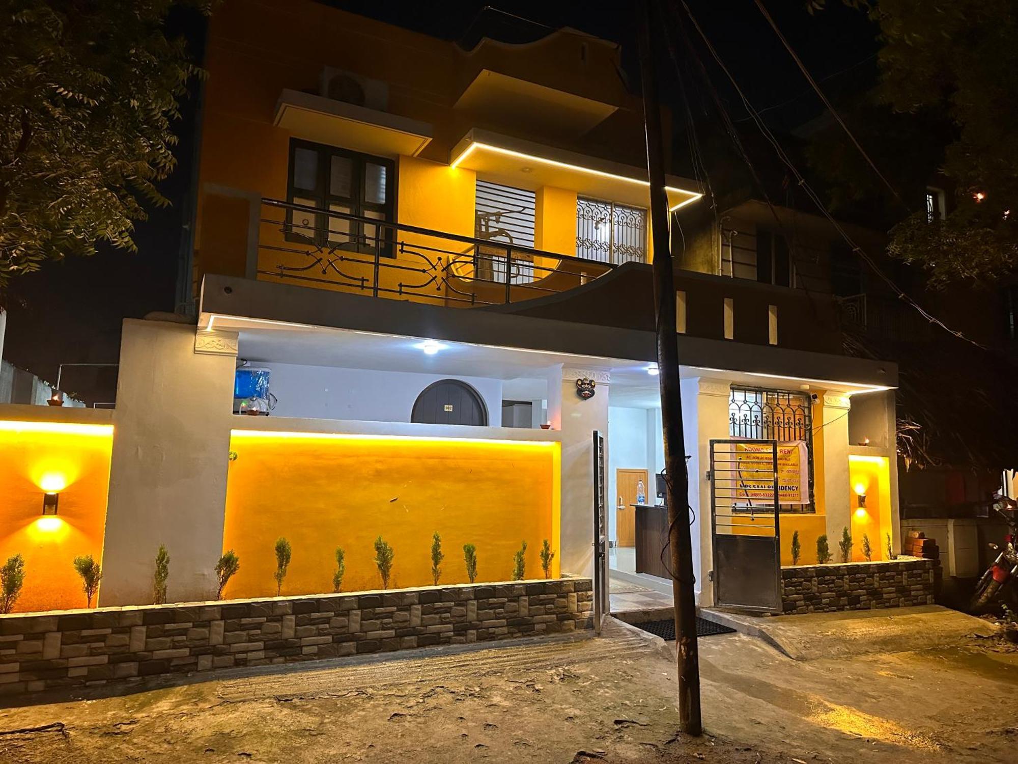 ホテル Mps Saai Residency Tiruvannāmalai エクステリア 写真